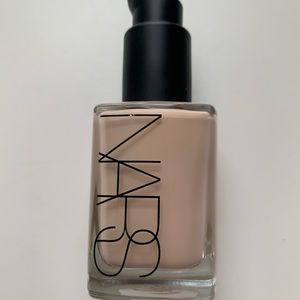 NARs Sheer Glow Foundation: Mont Blanc